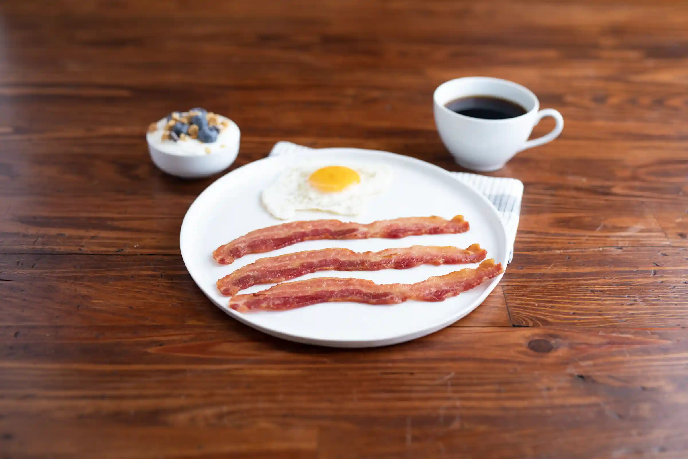 Wright® Brand Naturally Applewood Smoked Thick Sliced Bacon, Bulk, 10-14 Slices per Pound, Gas Flushed https://images.salsify.com/image/upload/s--kZpdN5gf--/q_25/mjkital5o1wiuduhkvb4.webp