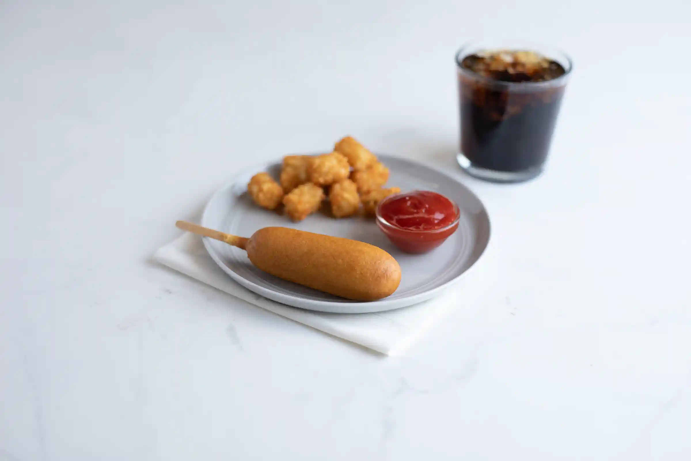 State Fair® Classic Corn Dogs with Bags https://images.salsify.com/image/upload/s--vXhTlkQi--/q_25/nxiuzyxdyahnb45ithyn.webp