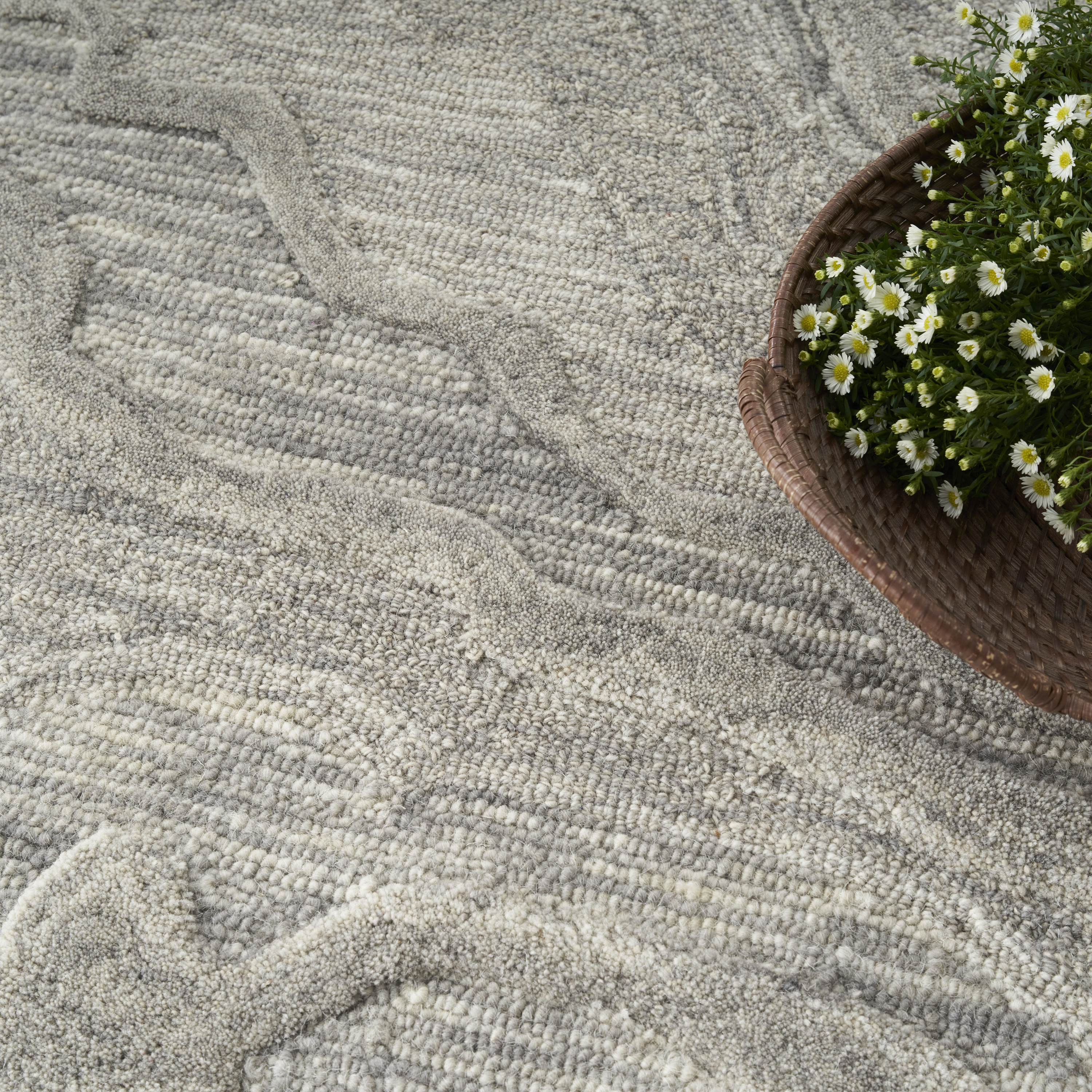 Nourison Graceful 3'9" x 5'9" Grey Modern Indoor Rug