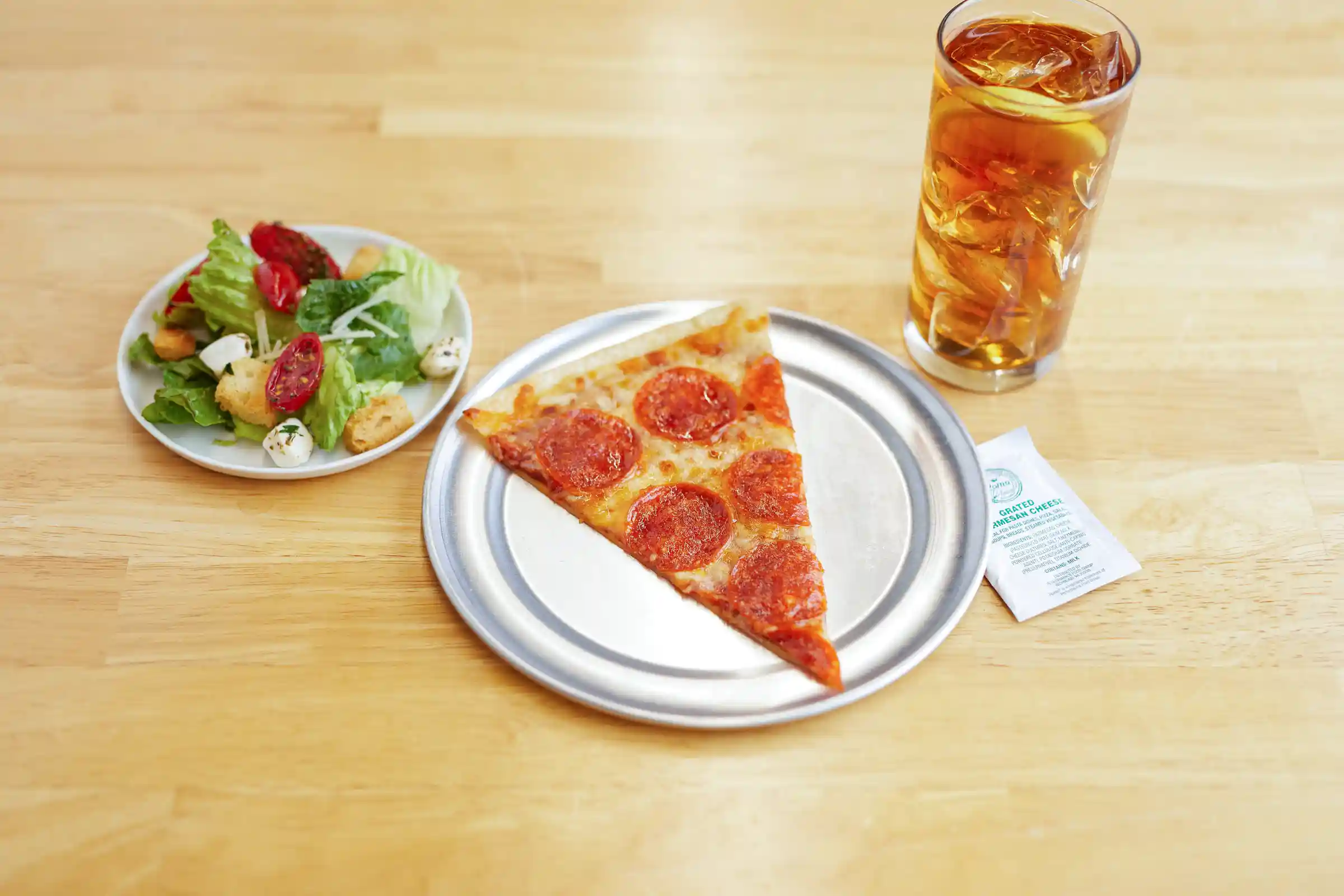 Hillshire Farm® Sliced Pepperoni https://images.salsify.com/image/upload/s--qDEswT7F--/q_25/iyyr0rahizeuub44vts8.webp