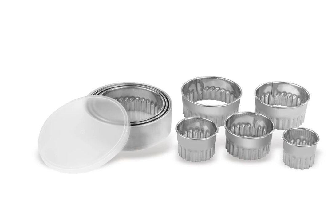 Caja de 8 cortapastas redondos rizados de acero inoxidable