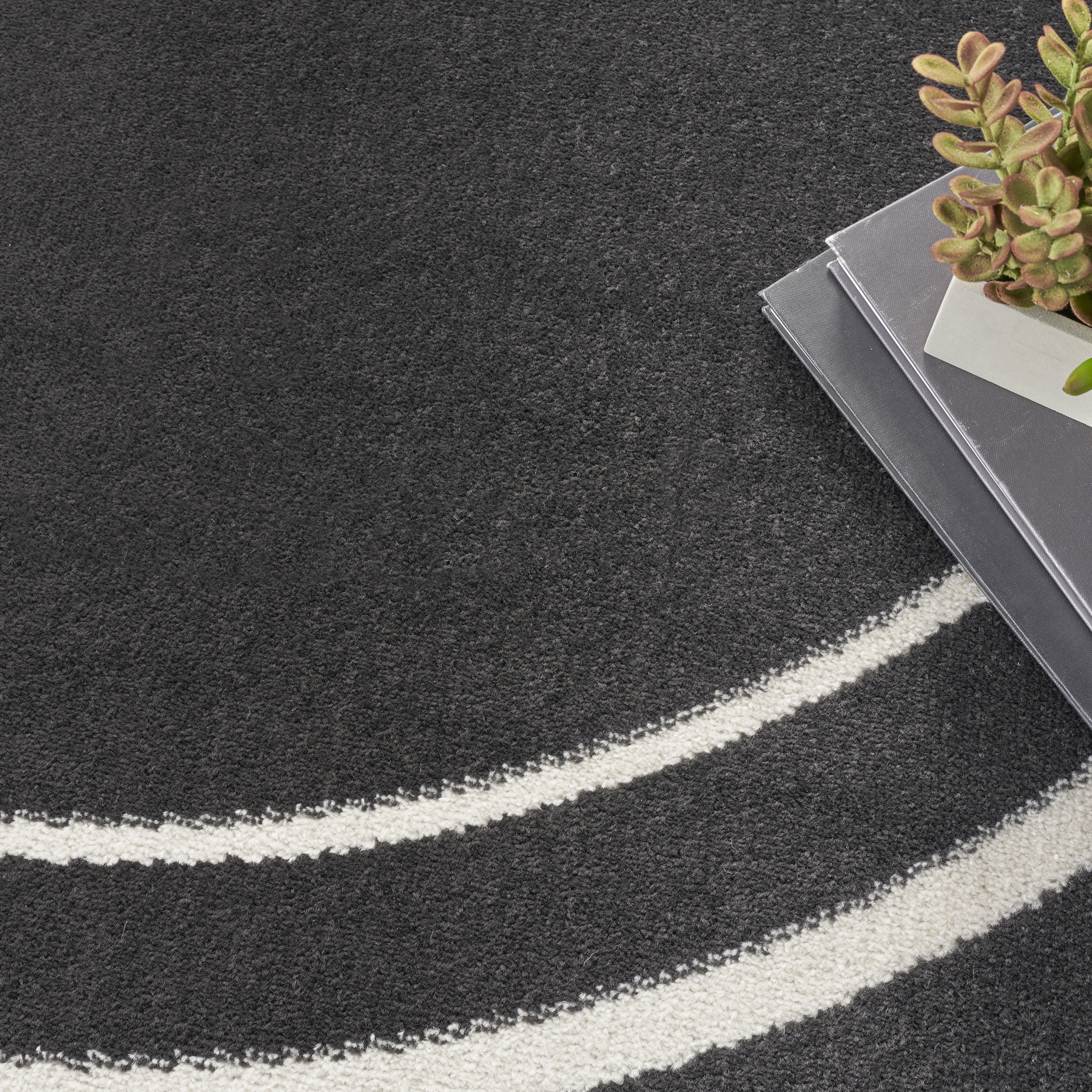 Nourison Nourison Essentials 4' x Round Black Ivory Contemporary Rug