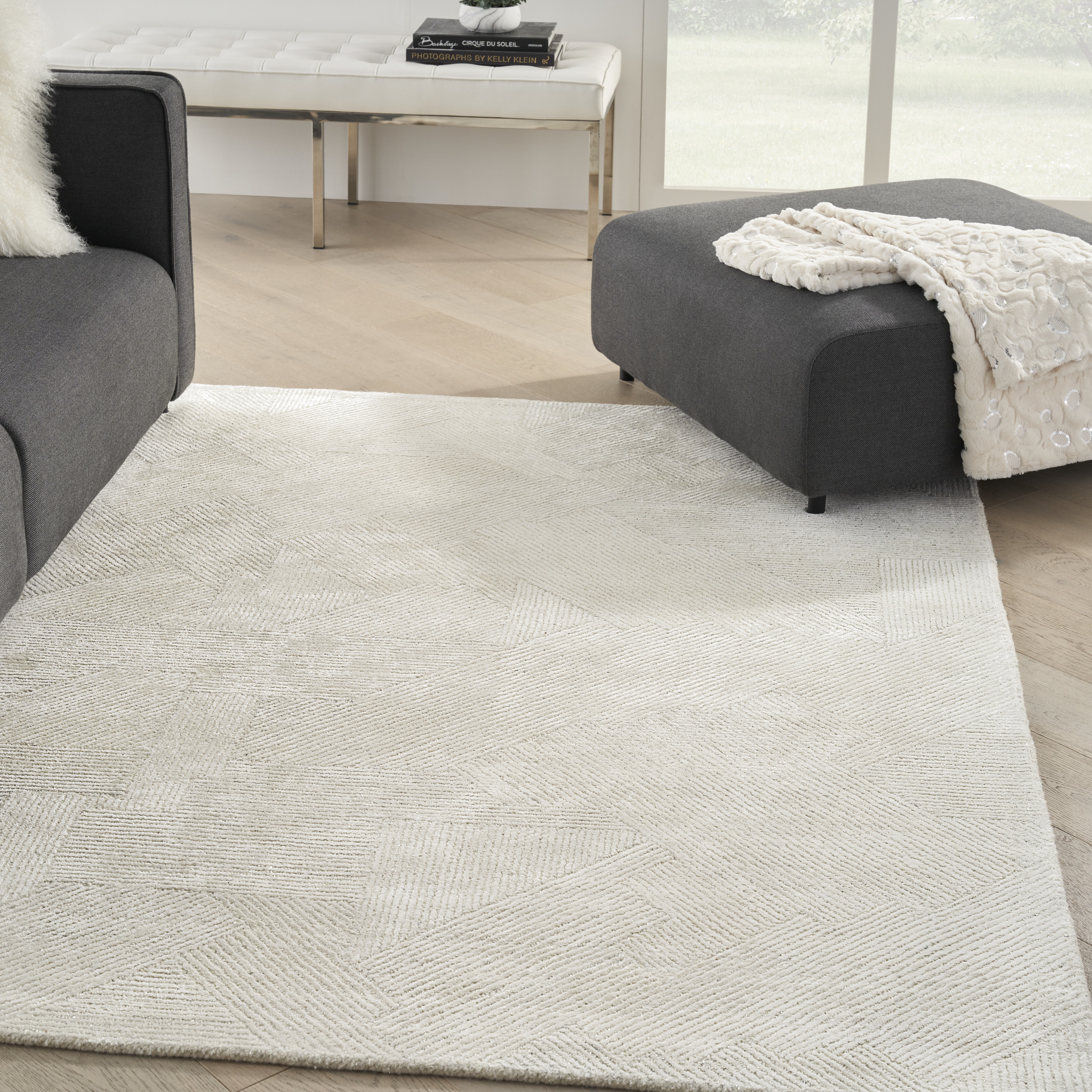 Michael Amini Ma30 Star 5'3" x 7'3" Ivory Modern Indoor Rug