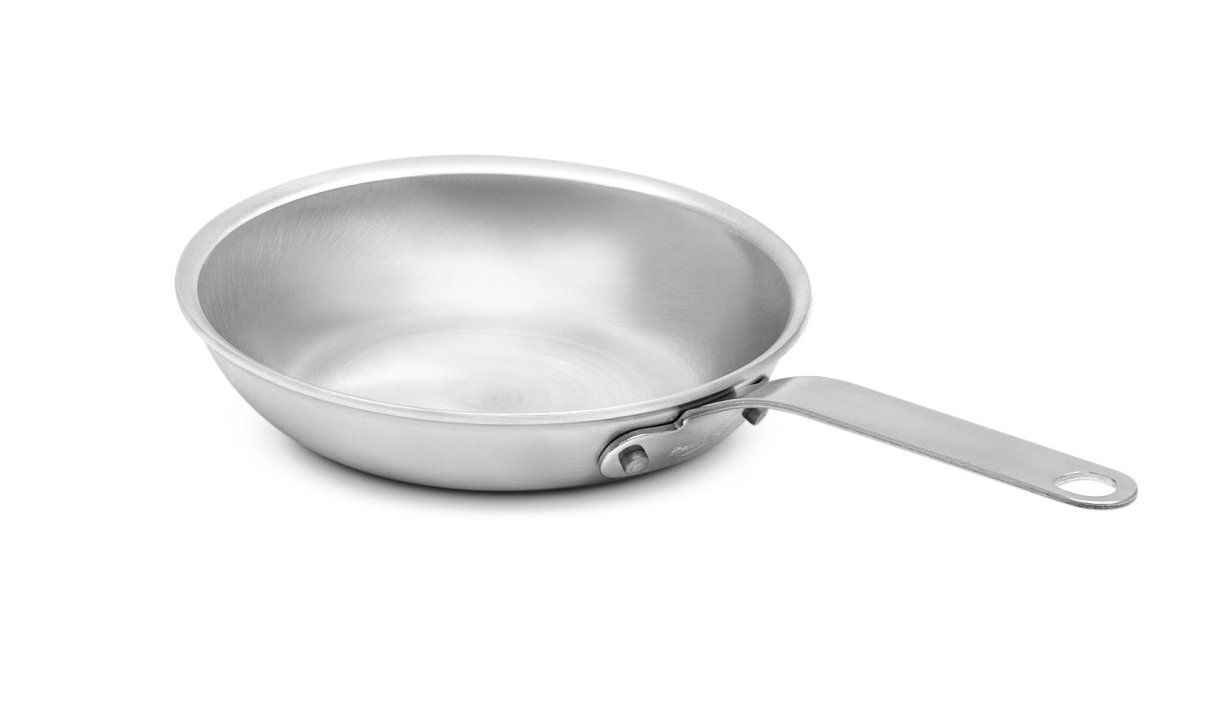 7-inch Wear-Ever® aluminum fry pan with natural finish and plated handle