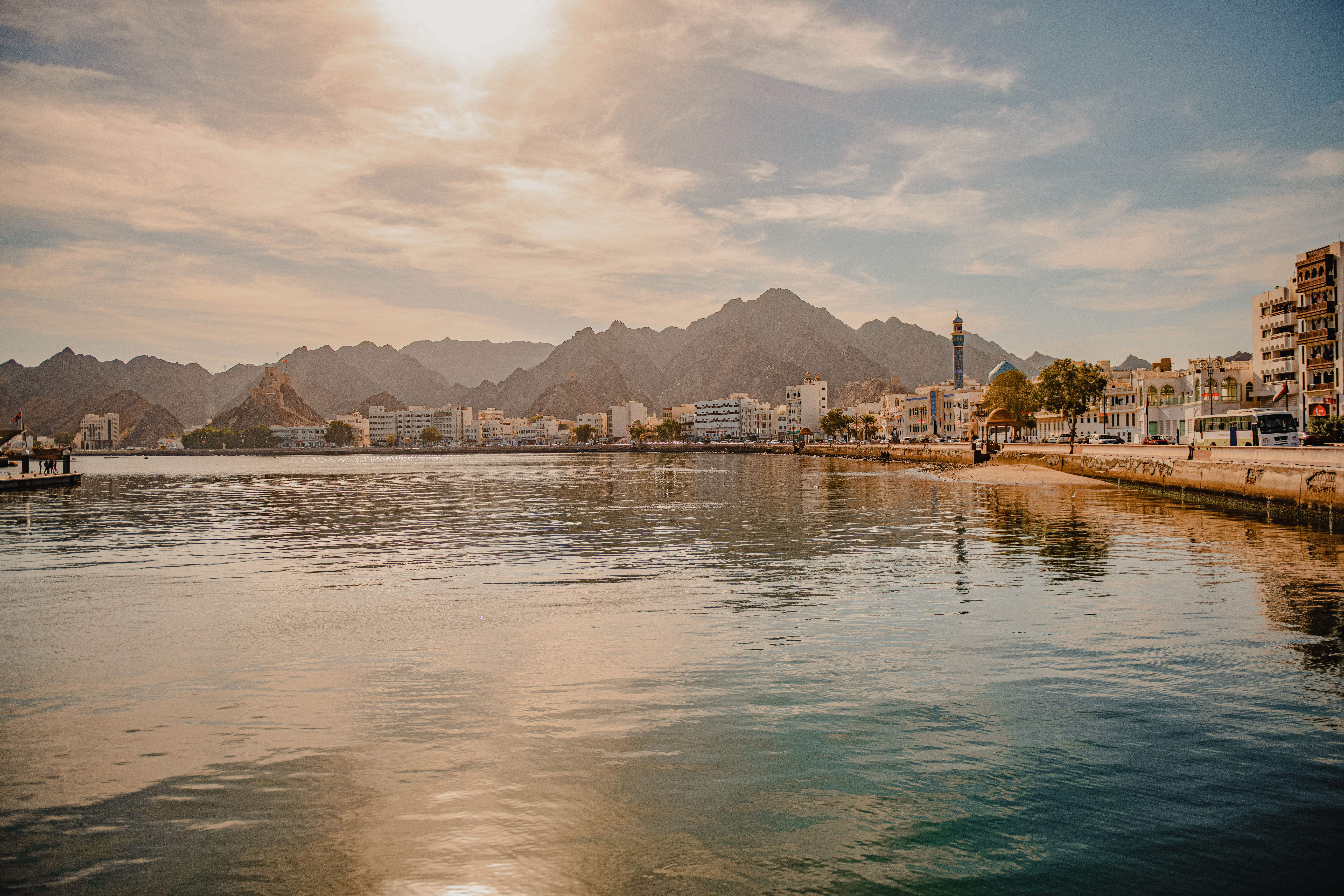 Jeddah → Dubai (18 nights)