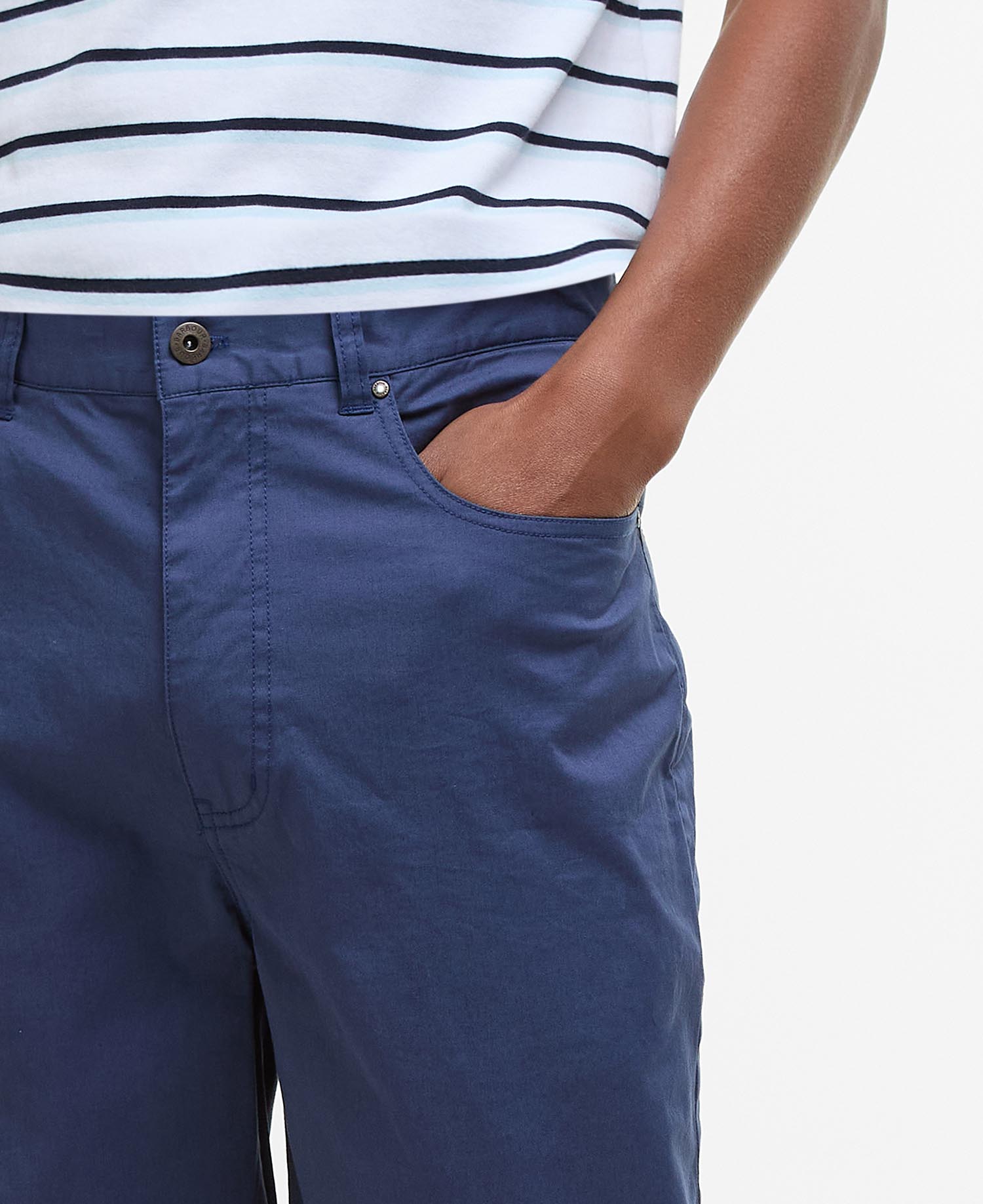 Pantaloni chino con vestibilità regular, leggeri ed elasticizzati image number 3