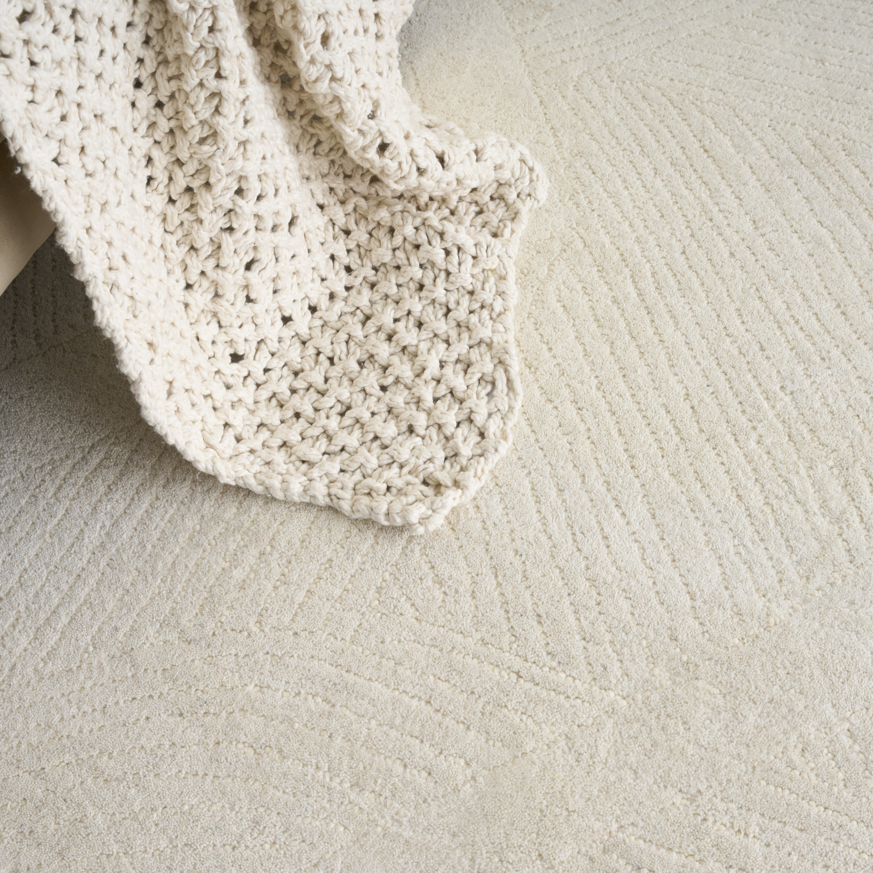 DKNY Pure Patterns 5'3" x 7'3" Ivory Modern Indoor Rug