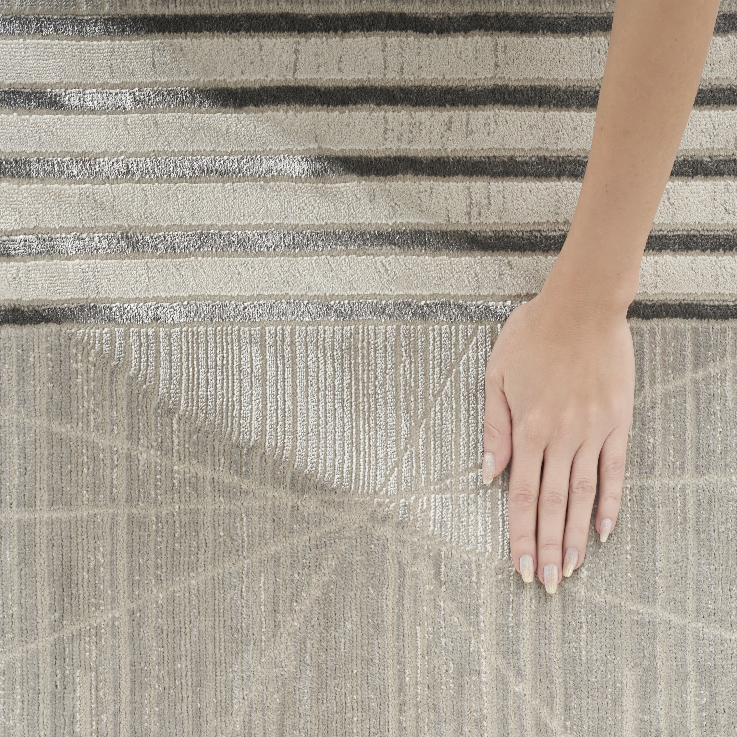 Nourison Desire 3'11" x 5'11" Grey Silver Modern Indoor Rug