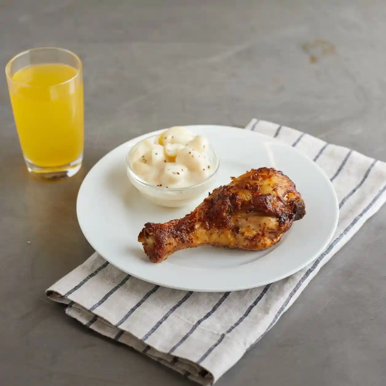 Tyson® Fully Cooked Mesquite Glazed Chicken Drumsticks https://images.salsify.com/image/upload/s--oZQL4No7--/q_25/lo1ufois3wtdjd7usuka.webp