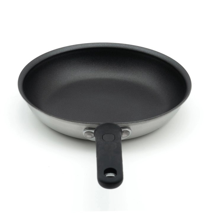 10-inch Wear-Ever® rivetless fry pan with CeramiGuard® II nonstick coating and silicone handle