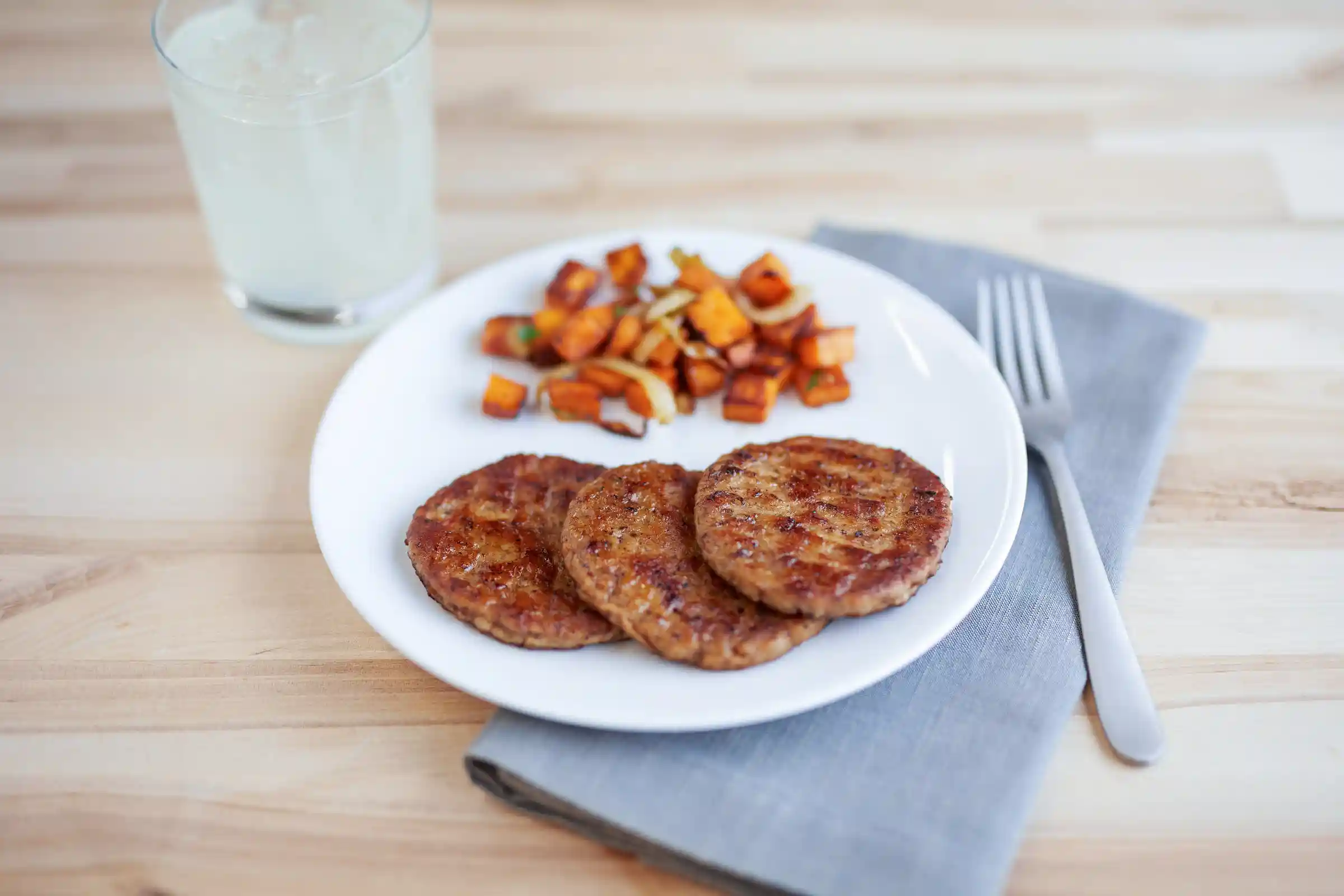 Jimmy Dean® Fully Cooked Pork Sausage Patties, 3.75 Inch, 1.5 ozhttps://images.salsify.com/image/upload/s--_tRuJgfh--/q_25/kgqrbiuzixebyyzotnyc.webp