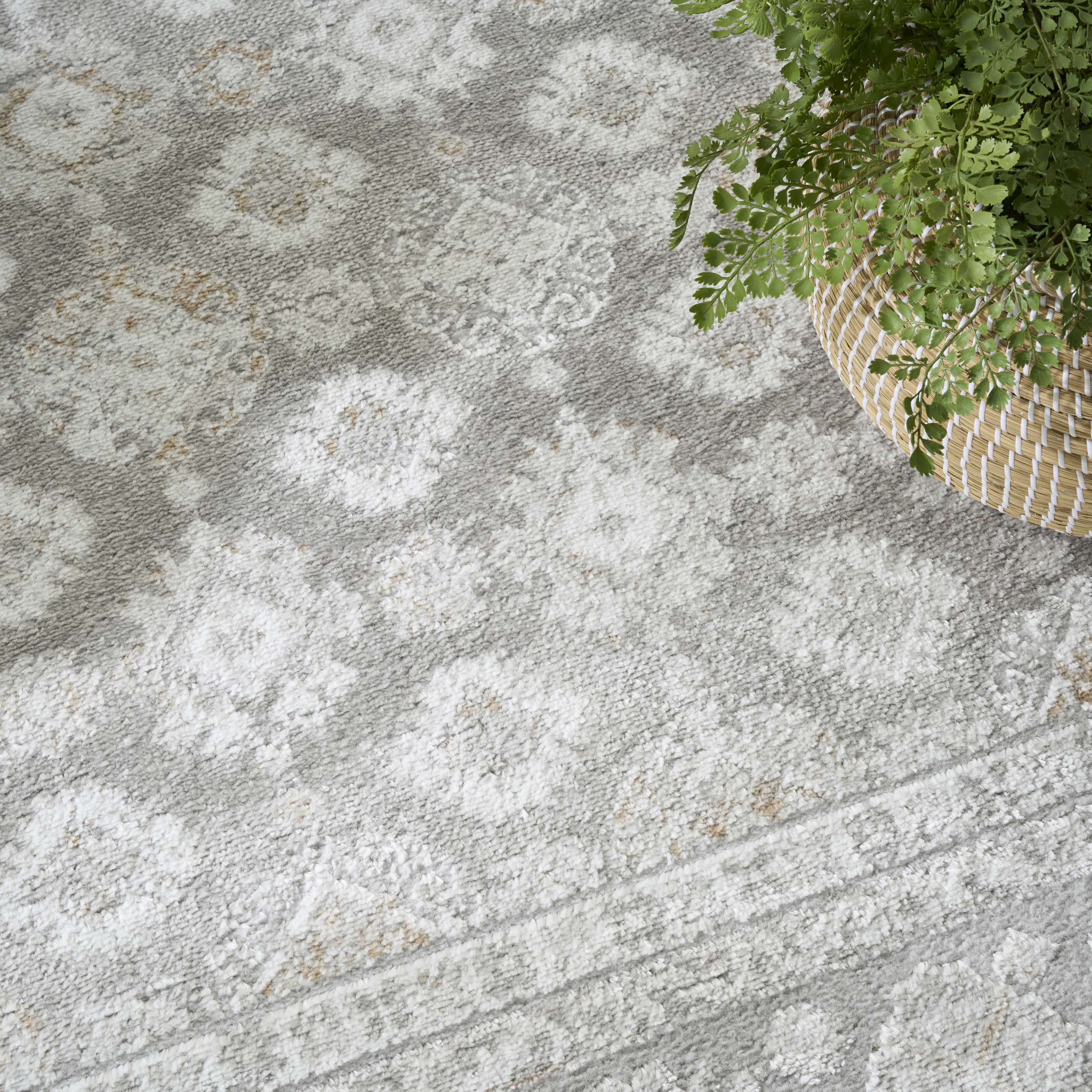 Nourison Dekor 4' x 6' Grey Vintage Indoor Rug