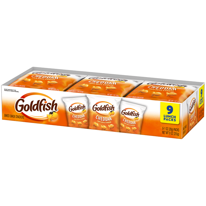 Goldfish® Cheddar Cheese Crackers, 9 count box, 1 oz, bag - Right Angle Image