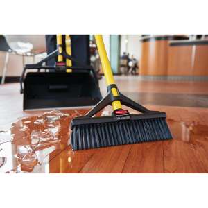Rubbermaid Commercial, Maximizer Wet / Dry Debris, Yellow, 16", Dust Pan with Long Handle