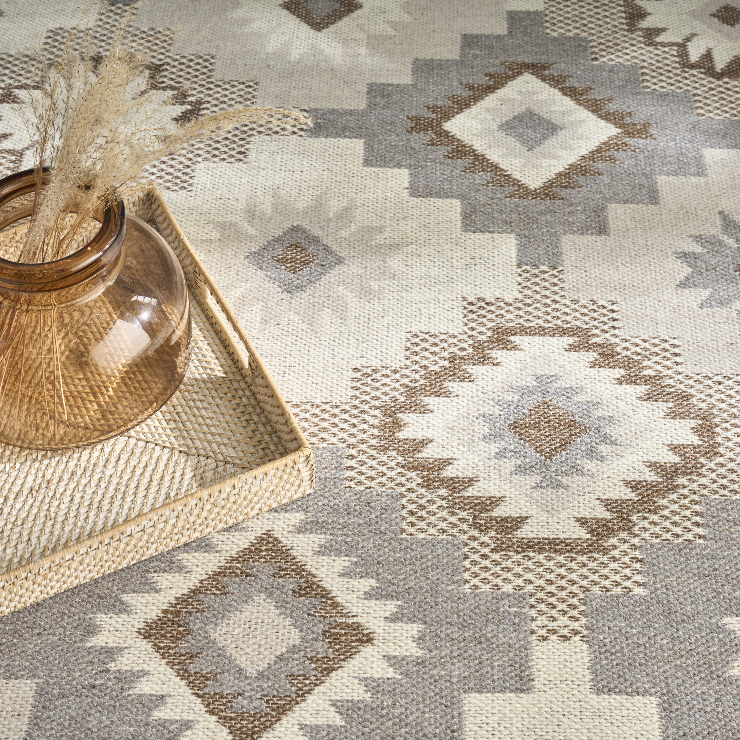 Nourison Copenhagen 5' x 7' Ivory Beige Modern Indoor Rug
