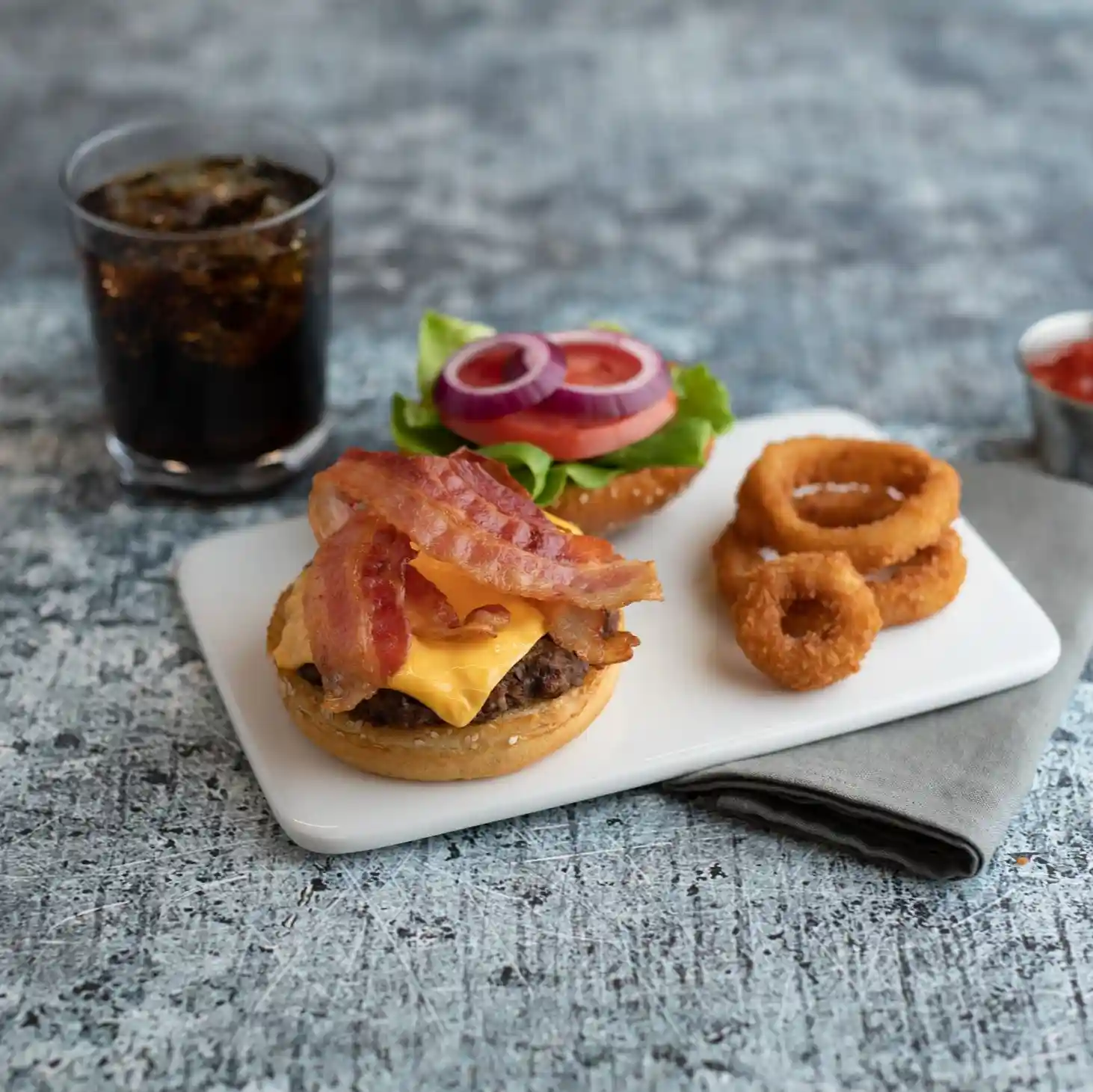 Jimmy Dean® Hickory Smoked Fully Cooked Bacon Extra Thick Sliced https://images.salsify.com/image/upload/s--l7M4SWp0--/q_25/jkexmqvrozzw24mae32i.webp