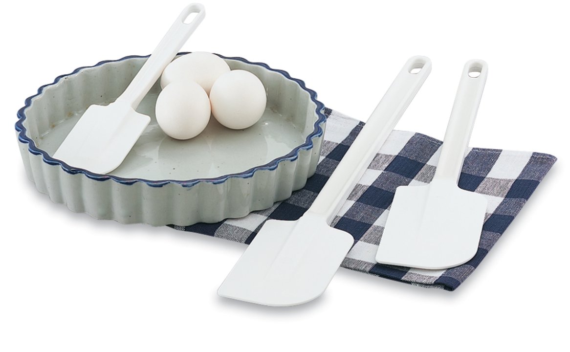 16 ⅝-inch plastic spatula