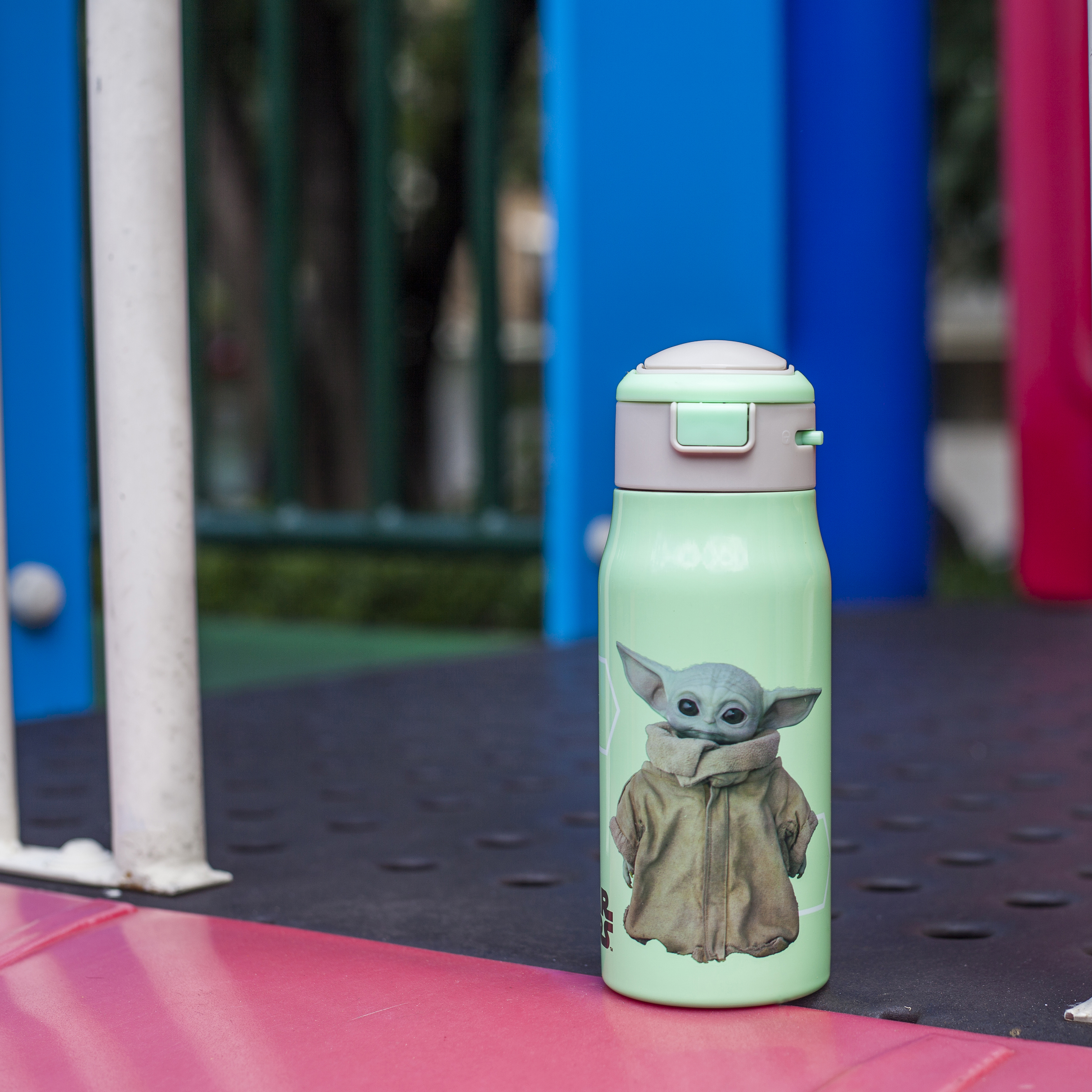 Star Wars 13.5 ounce Mesa Double Wall Insulated Stainless Steel Water Bottle, The Mandelorian slideshow image 5