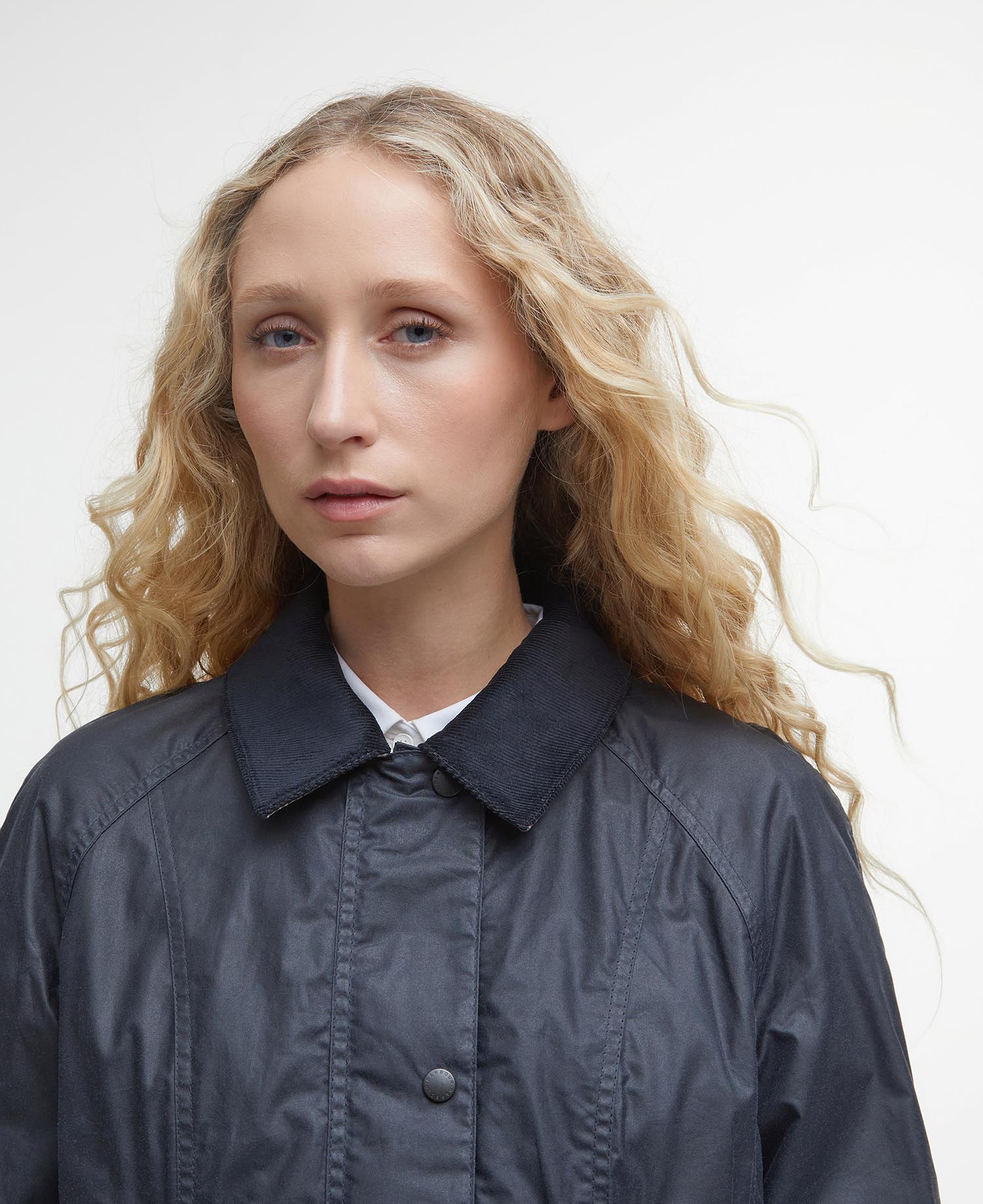 Lightweight Beadnell Waxed Jacket image number 2