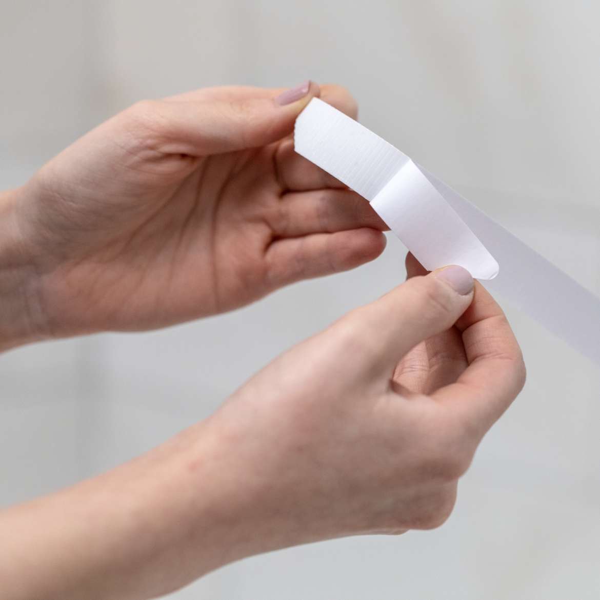 Adhesive Tub Treads White 8.75 in x .75 in 18 pk Duck Brand