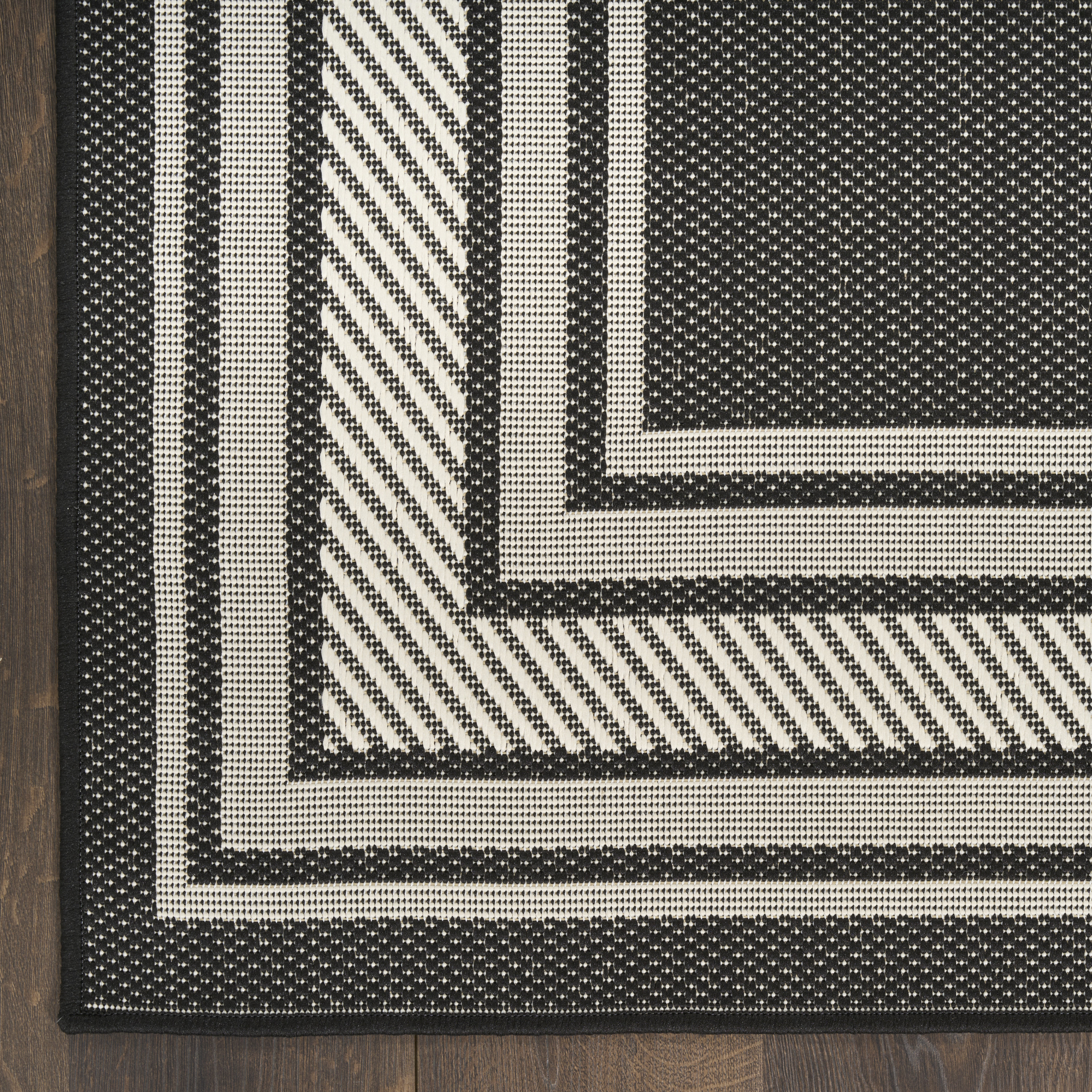 Nourison Horizon Indoor/Outdoor 8' x 10' Black Modern Rug