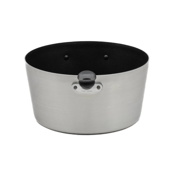 8 ½-quart Wear-Ever® tapered aluminum saucepan with SteelCoat x3™ nonstick coating and silicone handle