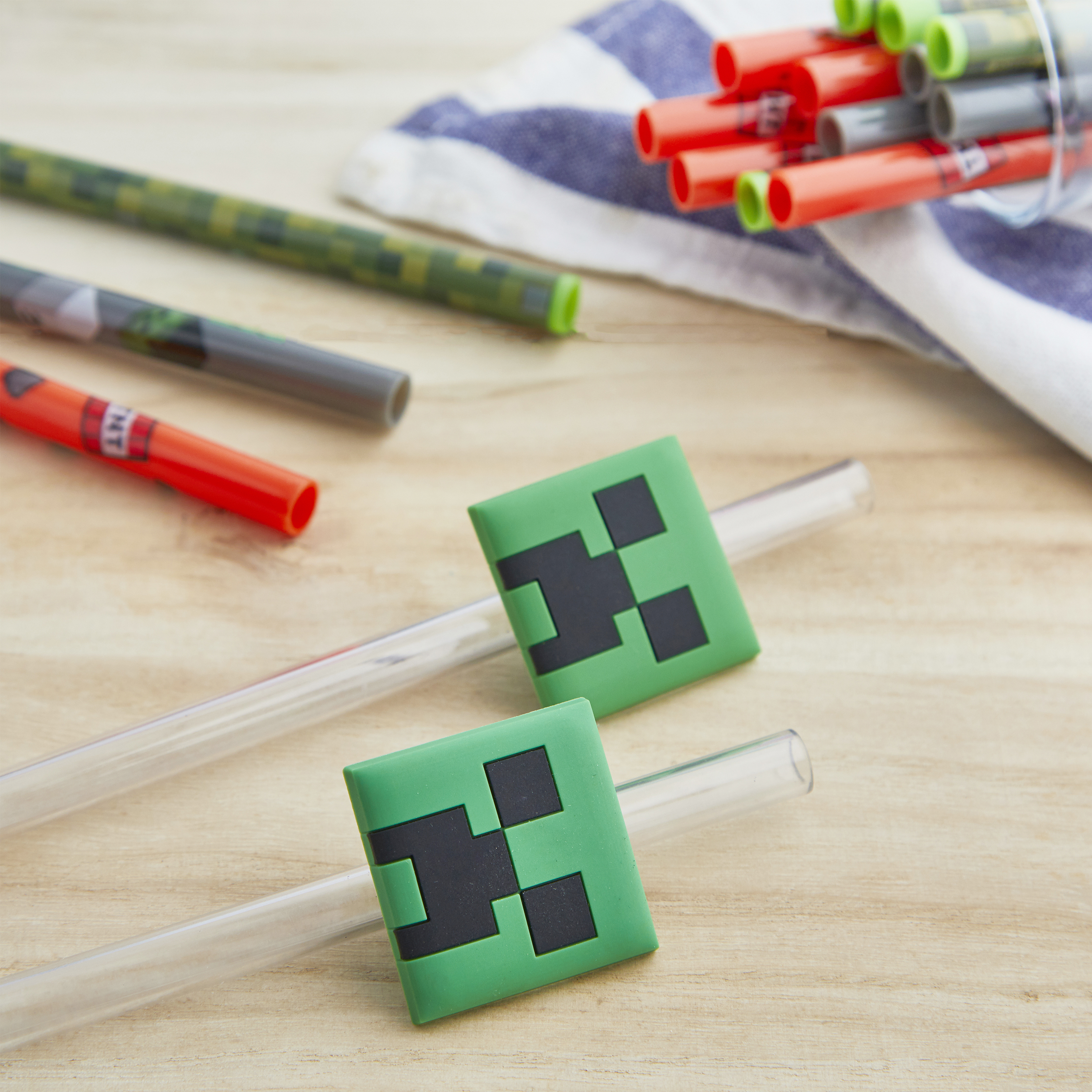 Minecraft Reusable Straws and Medallions, Creepers, 40-piece set slideshow image 4