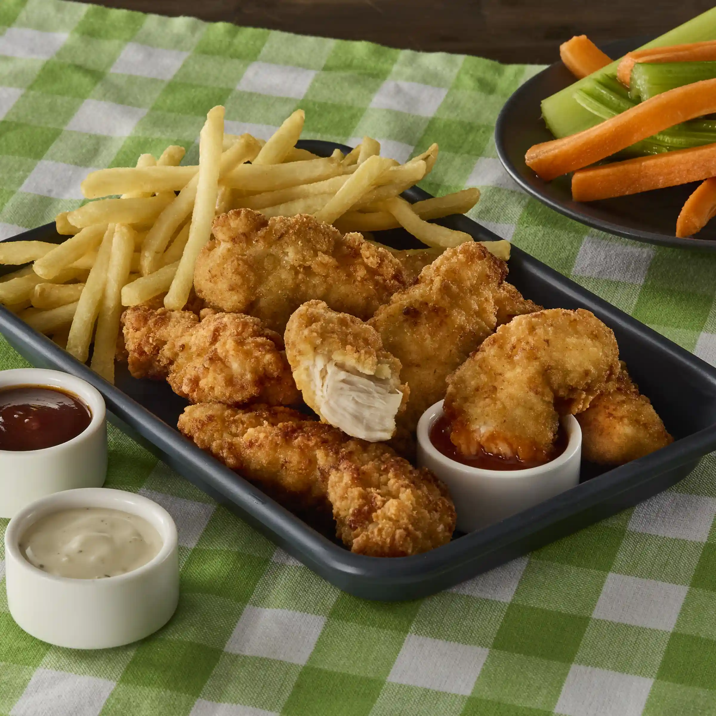 Tyson Red Label® Fully Cooked Breaded Golden Crispy Chicken Tenders https://images.salsify.com/image/upload/s--lMyT3nnF--/q_25/8f7d6e752c6491a62b81c60acaa9b28dcbb4cf51.webp