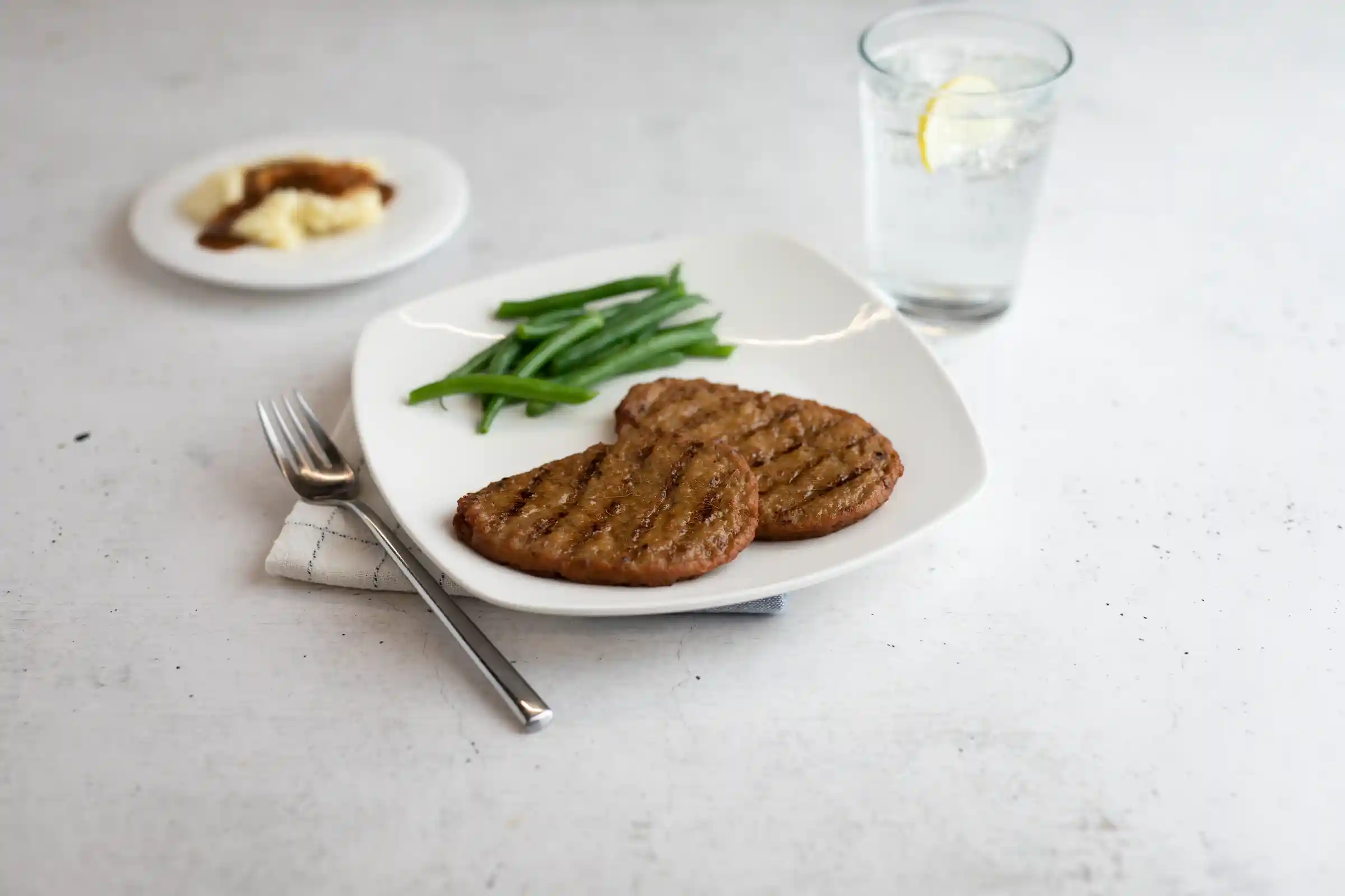 AdvancePierre™ Fully Cooked Charbroiled Patties for Salisbury w/ Beef & Chicken https://images.salsify.com/image/upload/s--sdAqA11I--/q_25/jnjkixwkfs1wfjcd21vm.webp