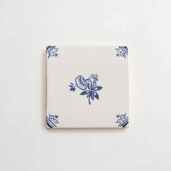 17th century: maiolica de delft | piccola fiorella with traliccia corner deco | pattern two 