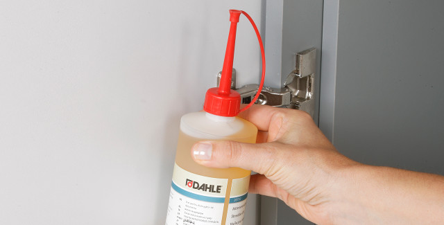 Keep your Dahle Shredder in top form with Dahle oil, waste bags, and CleanTEC® dust filters.