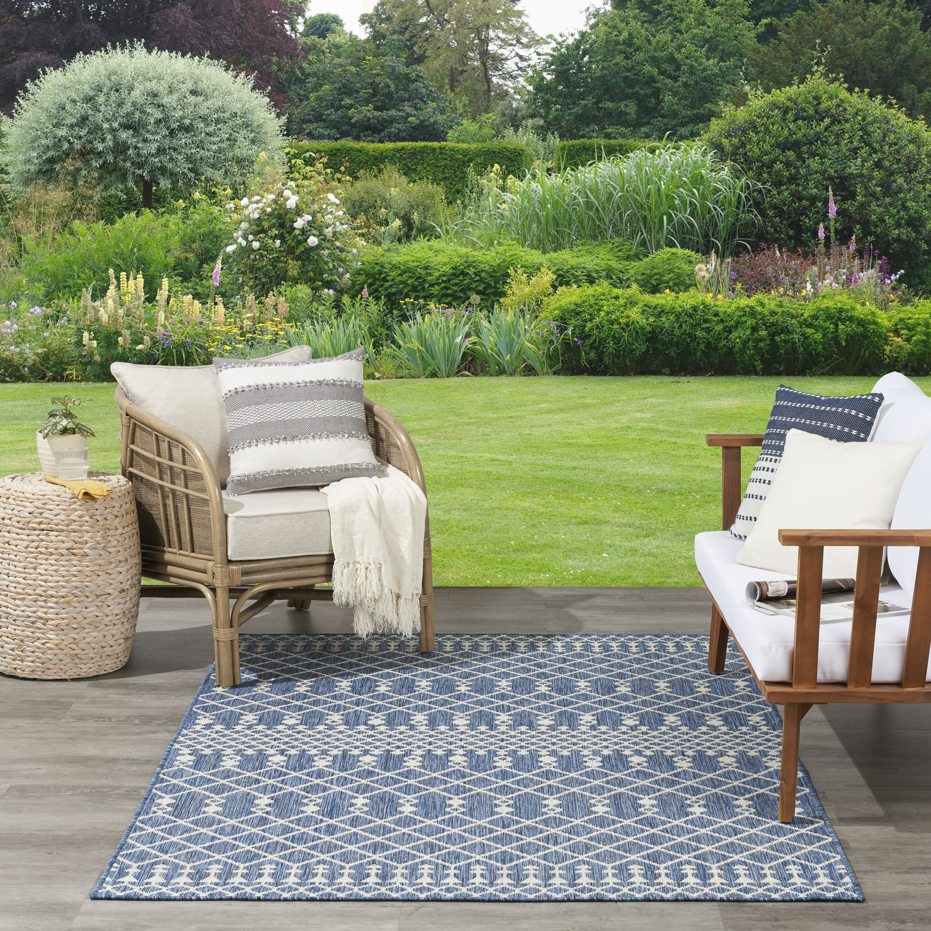 Nourison Positano 4' x 6' Navy Blue Modern Rug