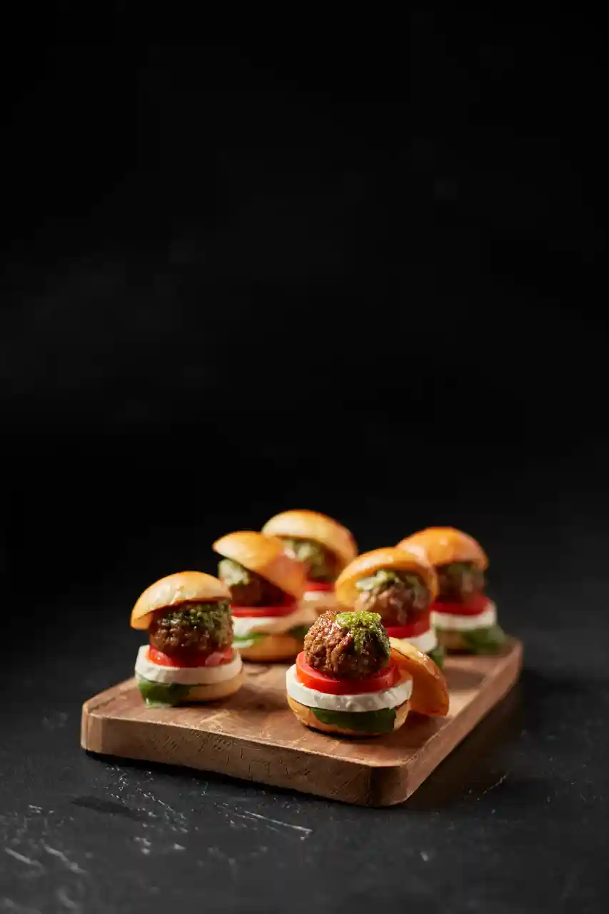 Hillshire Farm® Italian-Style Beef & Pork Meatball with Cheese, 2.0 ozhttps://images.salsify.com/image/upload/s--Q8Ec6qoN--/q_25/khly1yi9cv39lskquzmi.webp
