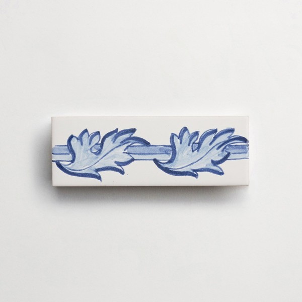 17th century: maiolica de delft | mezza border | vite 