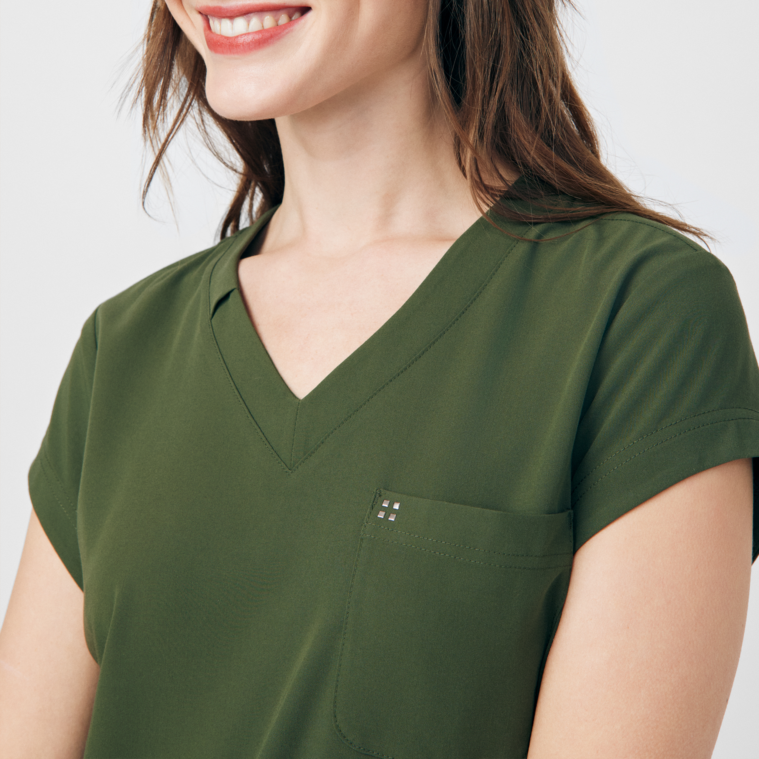 White Cross CRFT WT128 Women‘s Fluid Resistant 1-Chest Pocket Shirttail Hemline Eco Friendly V-Neck Scrub Top-White Cross