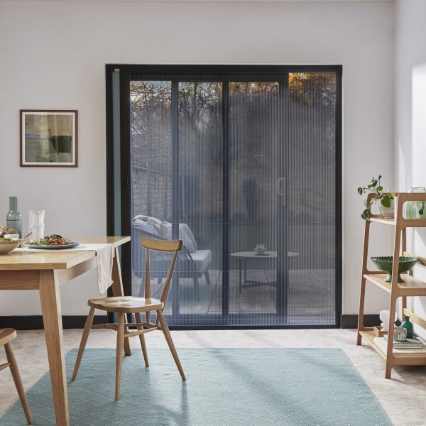 Sheer Intimacy Black Blind Screen 02