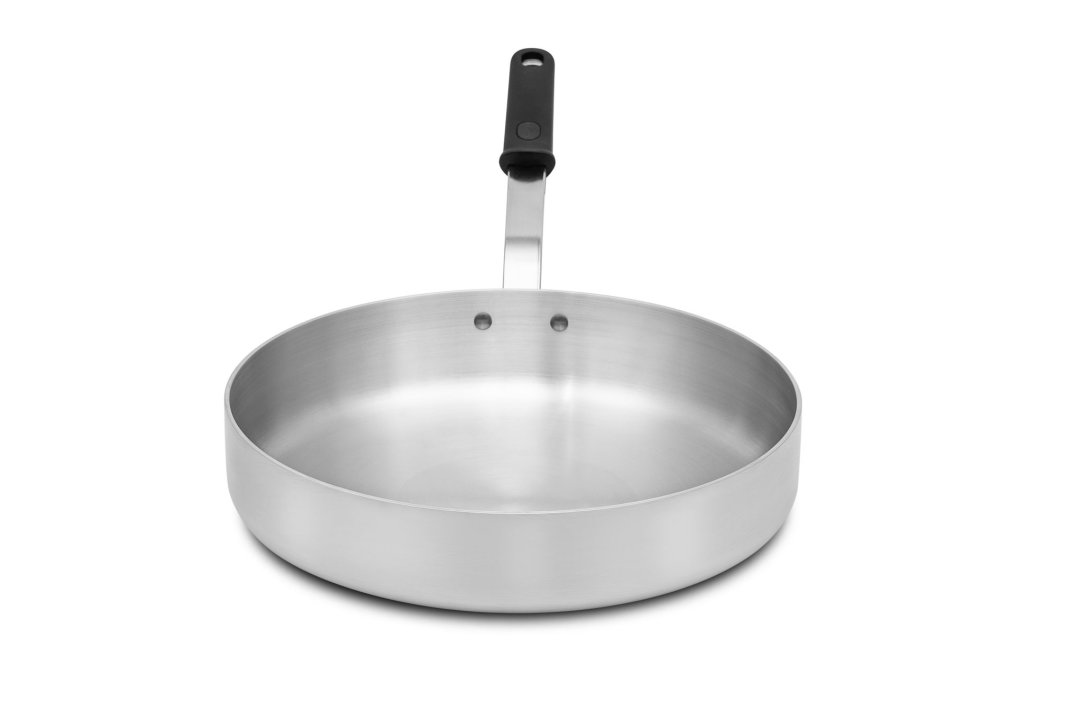 7 ½-quart Wear-Ever® aluminum sauté pan in natural finish and silicone handle