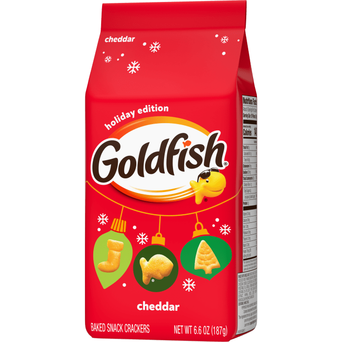 Goldfish® Holiday Shapes Cheddar Baked Snack Crackers, 6.6 oz, bag - Right Angle Image