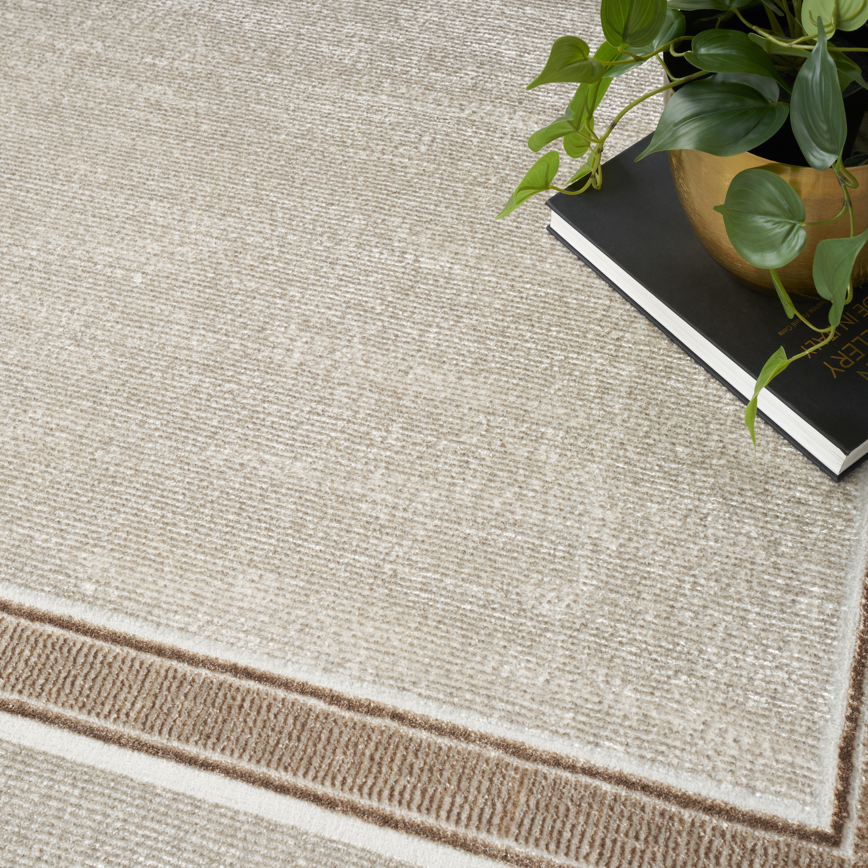 Nourison Glitz 3'11" x 5'11" Ivory Cream Contemporary Indoor Rug