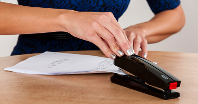 The Dual Staple Guide provides even pressure on each staple for uniform clinches. 