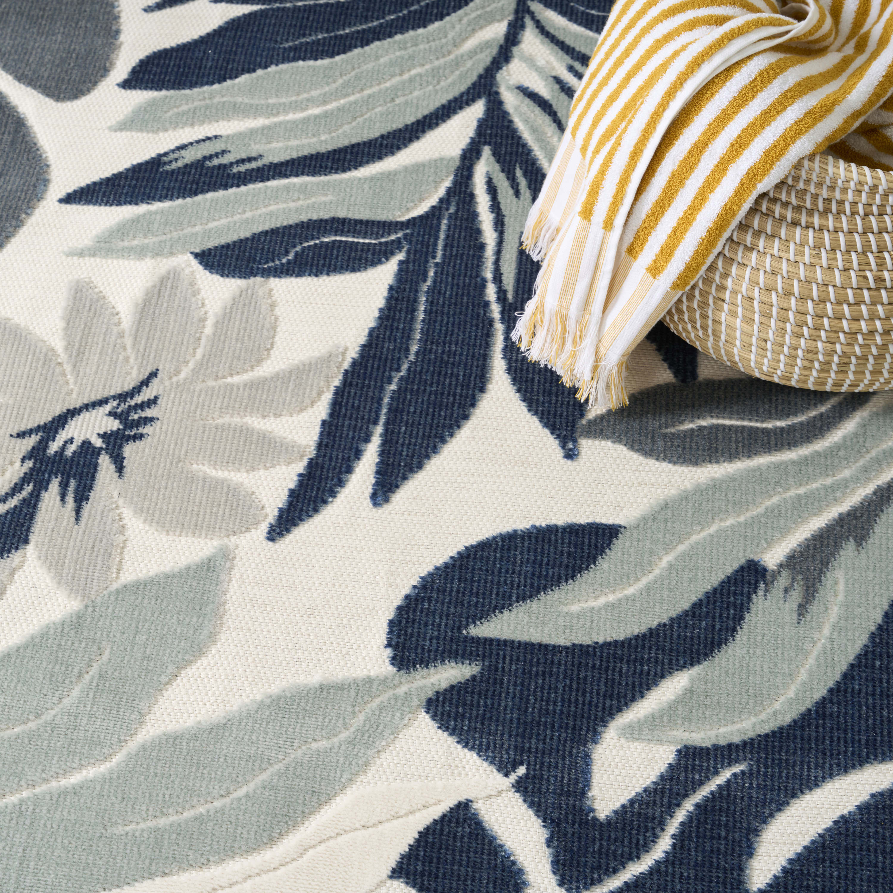 Nourison Suncoast 5'3" x 7'3" Blue Tropical Rug