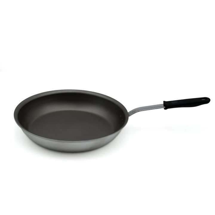 14-inch Wear-Ever® rivetless fry pan with PowerCoat2™ nonstick coating and silicone handle