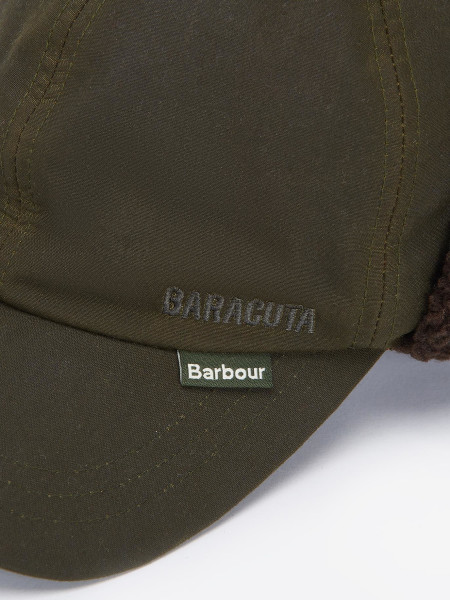 Cappello cerato in stile aviatore – Barbour x Baracuta Cappello cerato in stile aviatore – Barbour x Baracuta