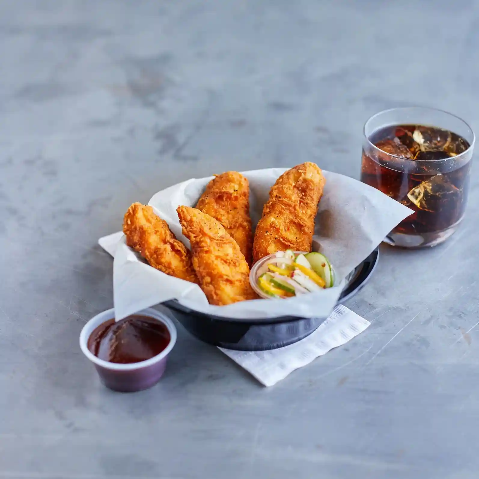 Tyson Red Label® Fully Cooked Hot & Spicy Select Cut Chicken Tender Fritters  https://images.salsify.com/image/upload/s--83DpXc1J--/q_25/jlfpsqx0phngah1bc0ti.webp