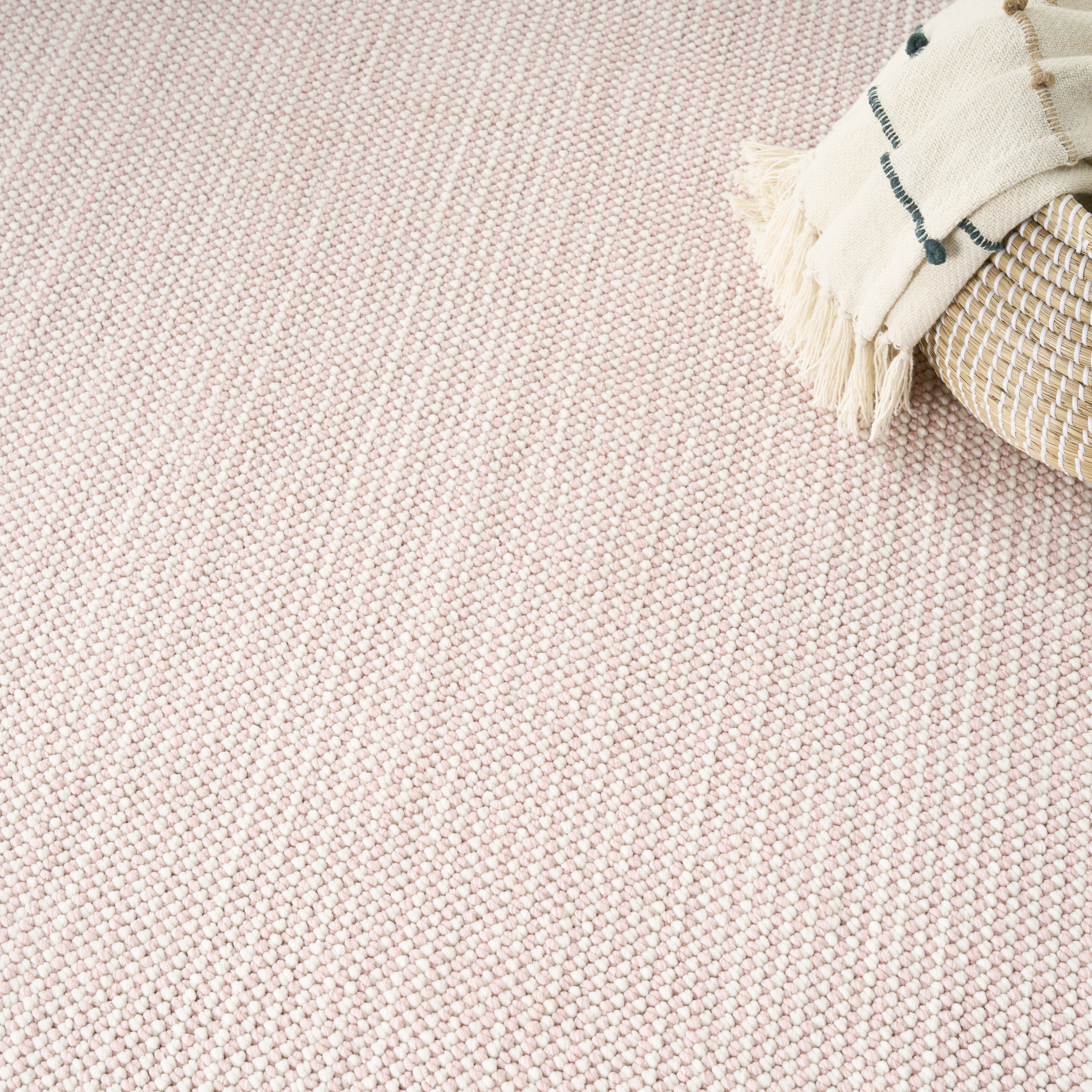 Nourison Natural Texture 3'11" x 5'11" Ivory Rose Farmhouse Indoor Rug