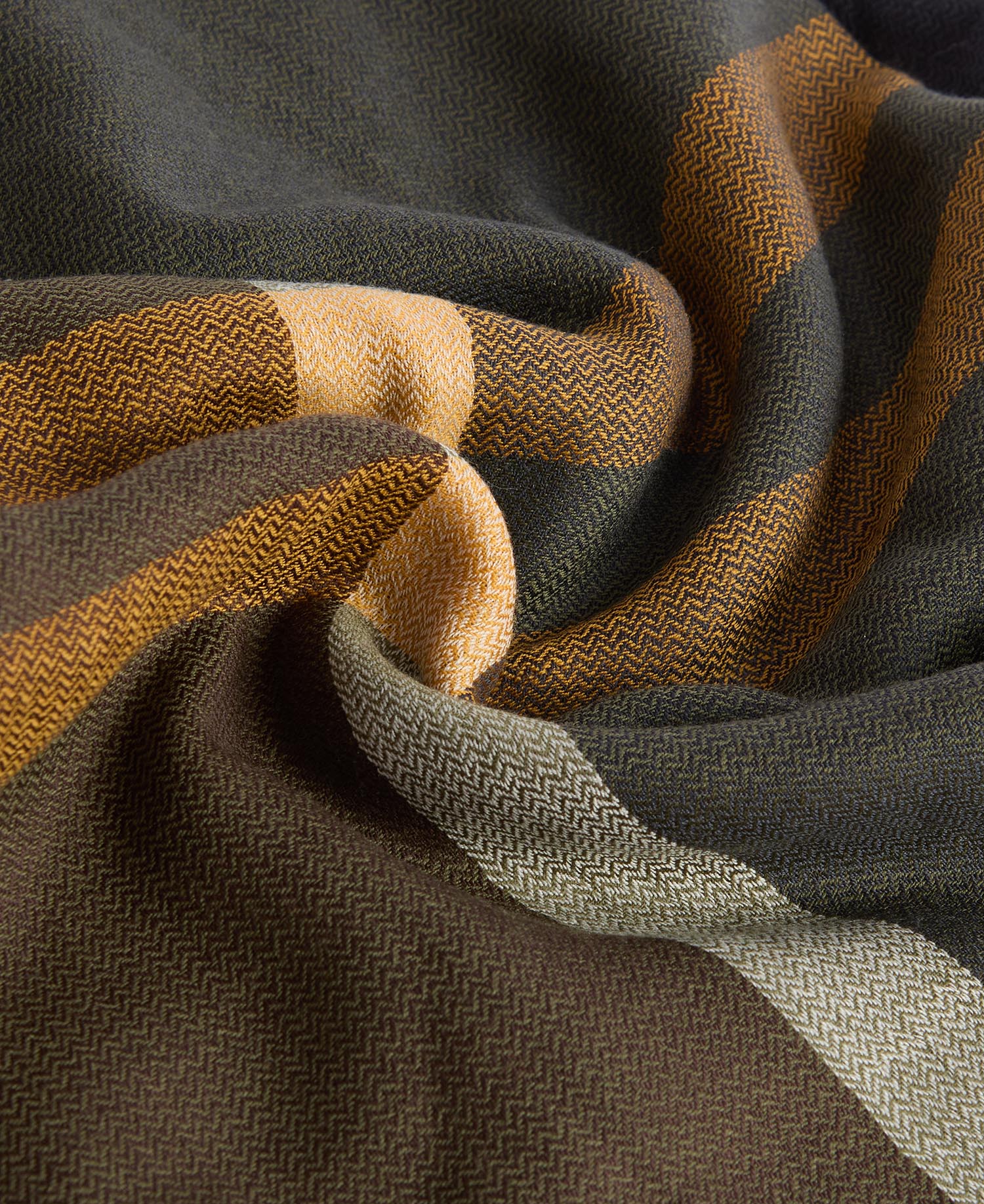 Sciarpa con motivo tartan in lana d’agnello Saffron image number 4