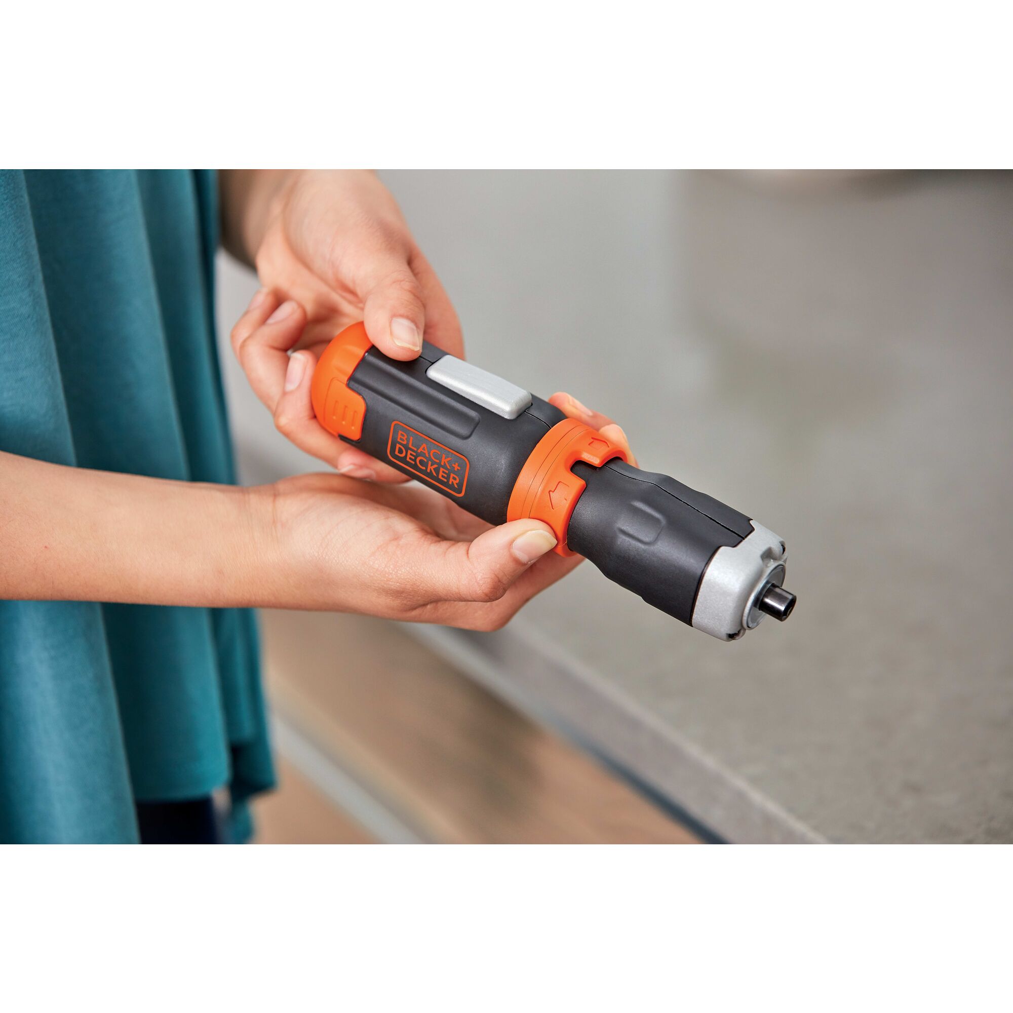 Extension shaft feature of Cordless Power Driver Screwdriver.