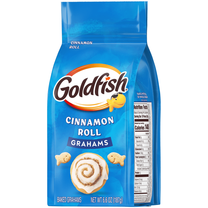 Goldfish® Cinnamon Roll Baked Grahams, 6.6 oz, bag - Right Angle Image