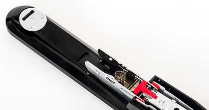 The high-performance steel mechanism ensures clean, even stapling.