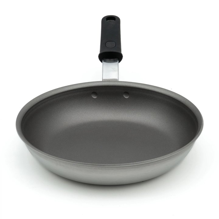 10-inch Wear-Ever® rivetless fry pan with PowerCoat2™ nonstick coating and silicone handle
